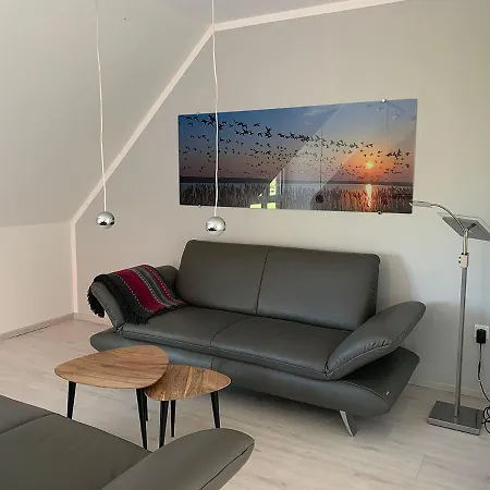 Vogelzug Ferienwohnung: Cozy Family Retreat In Vollerwiek