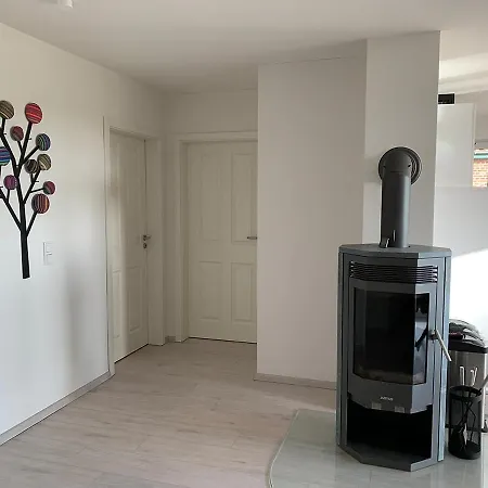Vogelzug Ferienwohnung: Cozy Family Retreat In Vollerwiek