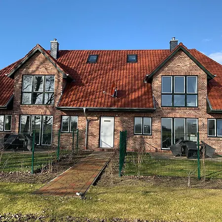 Vogelzug Ferienwohnung: Cozy Family Retreat In Apartment Vollerwiek