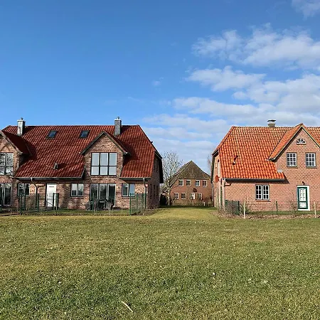 Vogelzug Ferienwohnung: Cozy Family Retreat In Vollerwiek