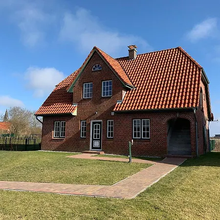 Apartment Vogelzug Ferienwohnung: Cozy Family Retreat In Vollerwiek