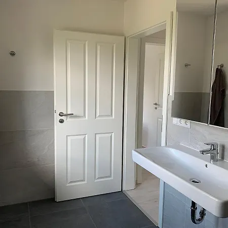 Vogelzug Ferienwohnung: Cozy Family Retreat In Apartment Vollerwiek