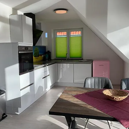 Vogelzug Ferienwohnung: Cozy Family Retreat In * Vollerwiek